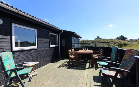 Ellynor - 200M from the Sea: Bois, Toit, Maison, Chalet, Porte, Domicile, Siding, Lot Terre, Batiments Jardin, Cabanon