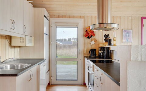 Hava - 450M from the Sea: Cuisine, Appareil De Cuisine, Comptoir, Principaux Appliance, Sol, Bois, Design Intérieur, Meubles, Evier, Cabinetry