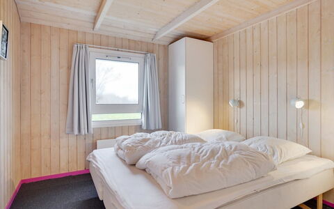 Hava - 450M from the Sea: Chambre, Bois, Lit, Drap De Lit, Literie, Design Intérieur, Domicile, Cadre De Lit, Plafond, Pièce