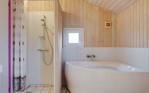 Hava - 450M from the Sea: Sol, Sol, Luminaire Plomberie, Salle De Bains, Design Intérieur, Mur, Bois, Baignoire, Plafond, Robinet