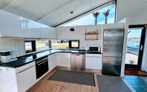 Auvo - 600M from the Sea: Maison, Domicile, Zone Résidentielle, Toit, Chalet, Lot Terre, Biens, Cour, Jardin, Siding