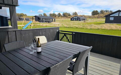 Auvo - 600M from the Sea: Maison, Domicile, Zone Résidentielle, Toit, Chalet, Lot Terre, Biens, Cour, Jardin, Siding