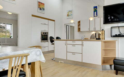 Swarthofthi - 1.5Km from the Sea: Sol, Design Intérieur, Meubles, Bois, Plafond, Sol, Parquet, Pièce, Cuisine, Éclairage