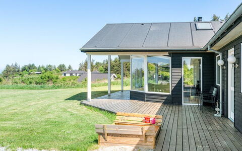 Swarthofthi - 1.5Km from the Sea: Toit, Domicile, Maison, Chalet, Lot Terre, Siding, Porche, Ombre, Pelouse, Cour