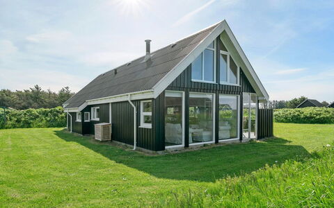 Ananda - 245M from the Sea: Bois, Toit, Maison, Chalet, Porte, Domicile, Siding, Lot Terre, Batiments Jardin, Cabanon