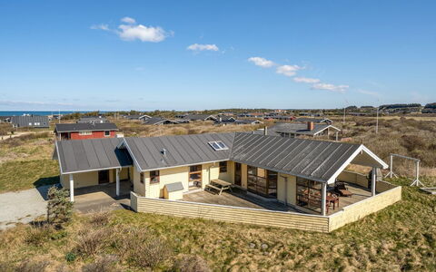 Fam - 300M from the Sea: Design Intérieur, Plafond, Appartement, Sol, Meubles, Sol, Pièce, Éclairage, Domicile, Canapé