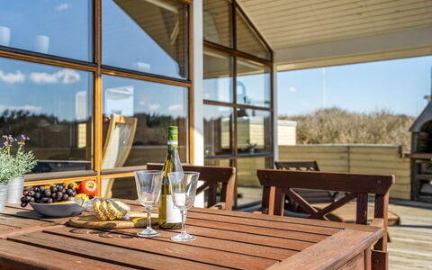 Fam - 300M from the Sea: Design Intérieur, Plafond, Appartement, Sol, Meubles, Sol, Pièce, Éclairage, Domicile, Canapé