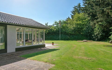Marsa - 1.5Km from the Sea: Bois, Toit, Maison, Chalet, Porte, Domicile, Siding, Lot Terre, Batiments Jardin, Cabanon