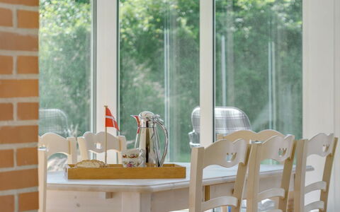 Marsa - 1.5Km from the Sea: Meubles, Design Intérieur, Bois, Table, Verre, Salle À Manger, Table Cuisine Et Salle A Manger, Chaise, Pièce, Tache De Bois