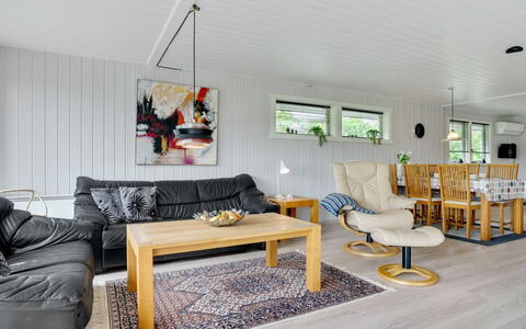 Sorja - 420M from the Sea: Bois, Sol, Design Intérieur, Canapé, Salon, Plafond, Sol, Parquet, Meubles, Domicile