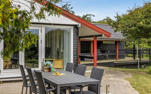 Sorja - 420M from the Sea: Bois, Porche, Domicile, Ombre, Plate-Forme, Mobilier De Jardin, Chalet, Dur, Chaise, Structure En Plein Air