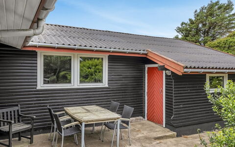 Sorja - 420M from the Sea: Bois, Siding, Toit, Chalet, Porche, Ombre, Dur, Tache De Bois, Planche, Plate-Forme