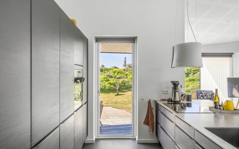 Vilda - 416M from the Sea: Cuisine, Comptoir, Design Intérieur, Sol, Appareil De Cuisine, Meubles, Bois, Cabinetry, Principaux Appliance, Sol