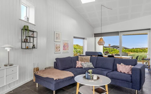 Vilda - 416M from the Sea: Bois, Meubles, Canapé, Design Intérieur, Sol, Salon, Sol, Domicile, Plafond