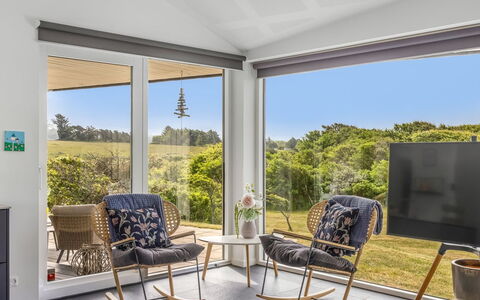 Vilda - 416M from the Sea: Meubles, Design Intérieur, Sol, Chaise, Salon, Table Basse, Parquet, Canapé, Plante D'Appartement, Mobilier De Jardin