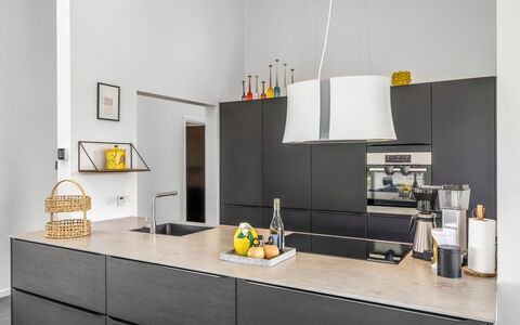 Vilda - 416M from the Sea: Design Intérieur, Cuisine, Comptoir, Meubles, Sol, Appareil De Cuisine, Cabinetry, Éclairage, Sol, Luminaire