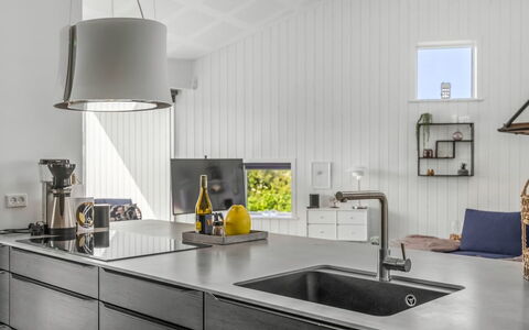 Vilda - 416M from the Sea: Cuisine, Comptoir, Design Intérieur, Sol, Appareil De Cuisine, Evier, Luminaire Plomberie, Robinet, Cabinetry, Luminaire