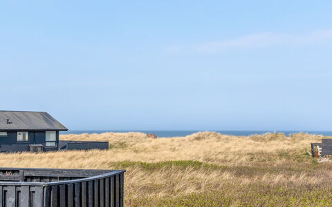 Holger - 50M from the Sea: Maison, Domicile, Porte, Toit, Chalet, Biens, Jardin, Ombre, Siding, Cour