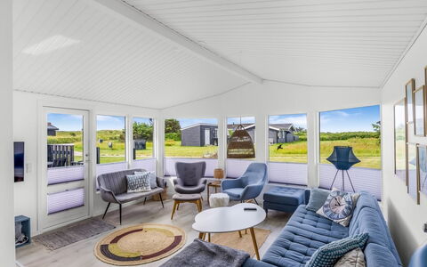 Albert - 340M from the Sea: Domicile, Plafond, Chalet, Ombre, Conception, Daylighting, Salon, Canapé, Villa