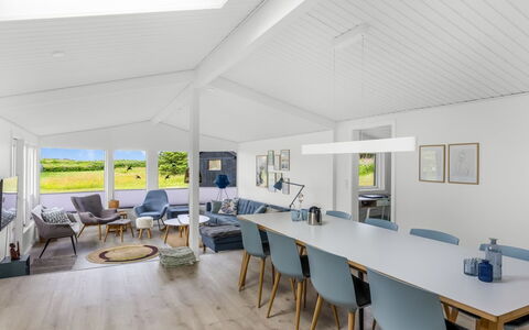 Albert - 340M from the Sea: Design Intérieur, Plafond, Domicile, Sol, Sol, Salon, Ombre, Table Cuisine Et Salle A Manger, Chaise