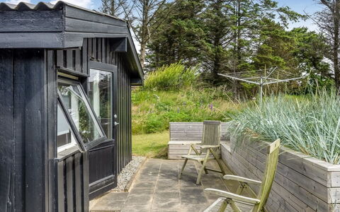 Albert - 340M from the Sea: Bois, Arbuste, Lot Terre, Chalet, Couverture De Sol, Batiments Jardin, Cabanon, Planche, Siding, Jardin