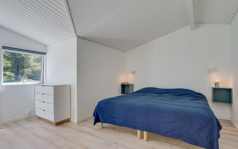 Albert - 340M from the Sea: Plafond, Design Intérieur, Bois, Sol, Sol, Pièce, Chambre, Parquet, Lit, Literie