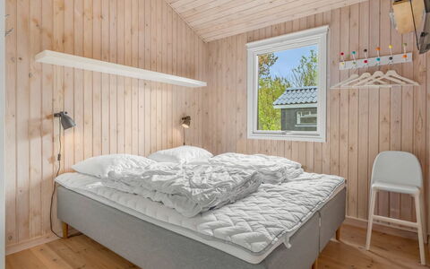 Alexandria - 1.5Km from the Sea: Bois, Chambre, Literie, Lit, Drap De Lit, Cadre De Lit, Plafond, Linge, Planche, Dur