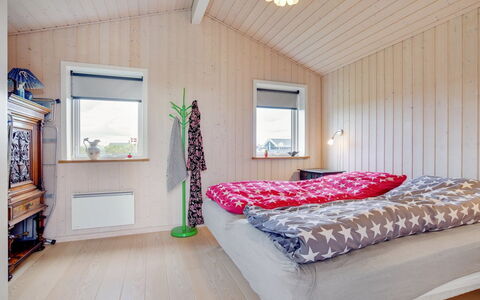 Ailika - 300M from the Sea: Chambre, Design Intérieur, Bois, Plafond, Meubles, Lit, Domicile, Literie, Pièce, Drap De Lit
