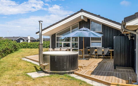 Lex - 150M from the Sea: Design Intérieur, Plafond, Appartement, Sol, Meubles, Sol, Pièce, Éclairage, Domicile, Canapé