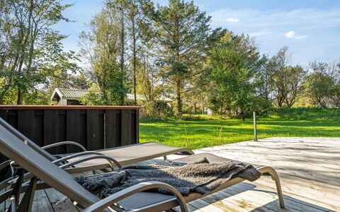 Emeli - 1.3Km from the Sea: Bâtiment, Maison, Bois, Domicile, Toit, Chalet, Zone Résidentielle, Arbuste, Architecture