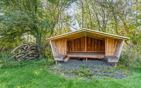Emeli - 1.3Km from the Sea: Bâtiment, Maison, Bois, Domicile, Toit, Chalet, Zone Résidentielle, Arbuste, Architecture