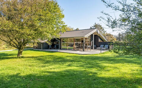 Emeli - 1.3Km from the Sea: Bâtiment, Maison, Bois, Domicile, Toit, Chalet, Zone Résidentielle, Arbuste, Architecture