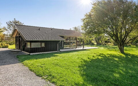 Emeli - 1.3Km from the Sea: Bâtiment, Maison, Bois, Domicile, Toit, Chalet, Zone Résidentielle, Arbuste, Architecture