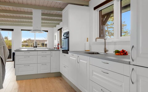 Benda - 348M from the Sea: Chalet, Domicile, Maison, Toit, Porche, Biens, Siding, Batiments Jardin, Ferme, Cour