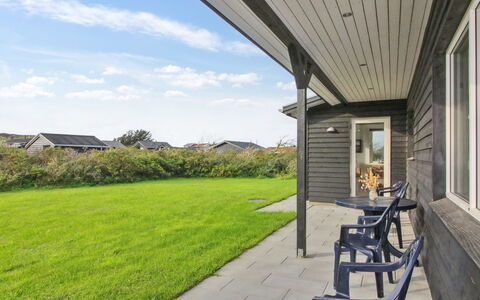 Benda - 348M from the Sea: Chalet, Domicile, Maison, Toit, Porche, Biens, Siding, Batiments Jardin, Ferme, Cour
