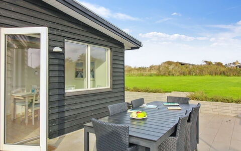 Benda - 348M from the Sea: Chalet, Domicile, Maison, Toit, Porche, Biens, Siding, Batiments Jardin, Ferme, Cour