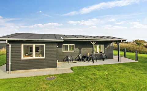 Benda - 348M from the Sea: Chalet, Domicile, Maison, Toit, Porche, Biens, Siding, Batiments Jardin, Ferme, Cour