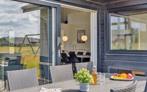 Fader - 950M from the Sea: Végétation, Arbuste, Printemps, Chalet, Jardin, Ombre, Arrière-Cour, Cour, Chaise