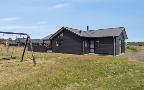 Fader - 950M from the Sea: Végétation, Arbuste, Printemps, Chalet, Jardin, Ombre, Arrière-Cour, Cour, Chaise