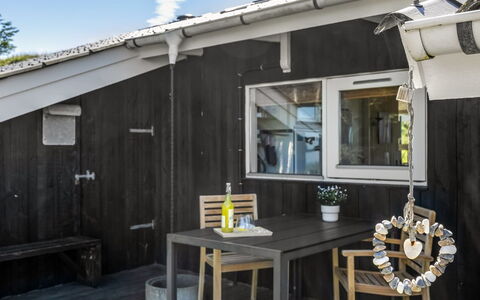 Wilma - 400M from the Sea: Chalet, Lot Terre, Cabane En Rondins, Rive, Réservoir, Cabanon, Batiments Jardin, Du Son, Des Bois
