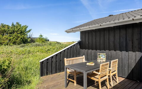 Wilma - 400M from the Sea: Chalet, Lot Terre, Cabane En Rondins, Rive, Réservoir, Cabanon, Batiments Jardin, Du Son, Des Bois