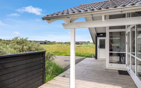 Frejdis - 1.1Km from the Sea: Bois, Architecture, Toit, Porte, Domicile, Porche, Composite, Plate-Forme, Dur, Planche
