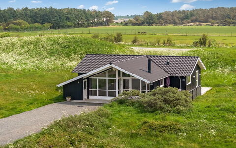 Frejdis - 1.1Km from the Sea: Maison, Toit, Domicile, Chalet, Biens, Ferme, Siding, Porche, Batiments Jardin, Pelouse