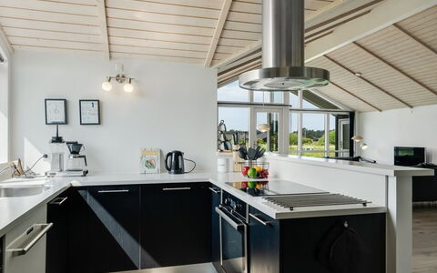 Frejdis - 1.1Km from the Sea: Cuisine, Comptoir, Design Intérieur, Plafond, Sol, Meubles, Appareil De Cuisine, Luminaire, Cabinetry, Principaux Appliance