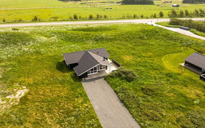 Frejdis - 1.1Km from the Sea