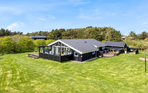 Wante - 900M from the Sea: Domicile, Maison, Toit, Chalet, Biens, Ombre, Aménagement Paysager, Conception, Porche, Ferme