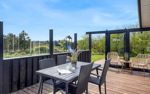 Wante - 900M from the Sea: Toit, Chalet, Domicile, Ombre, Siding, Ferme, Porche, Structure En Plein Air, Batiments Jardin
