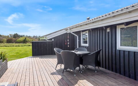 Wante - 900M from the Sea: Maison, Domicile, Porte, Toit, Chalet, Biens, Jardin, Ombre, Siding, Cour