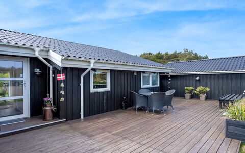 Wante - 900M from the Sea: Maison, Domicile, Porte, Toit, Chalet, Biens, Jardin, Ombre, Siding, Cour