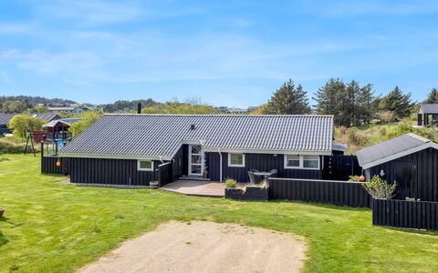 Wante - 900M from the Sea: Maison, Domicile, Porte, Toit, Chalet, Biens, Jardin, Ombre, Siding, Cour
